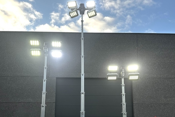 lichtmast196272C37-8A9D-A562-48B6-4642D643A682.jpg