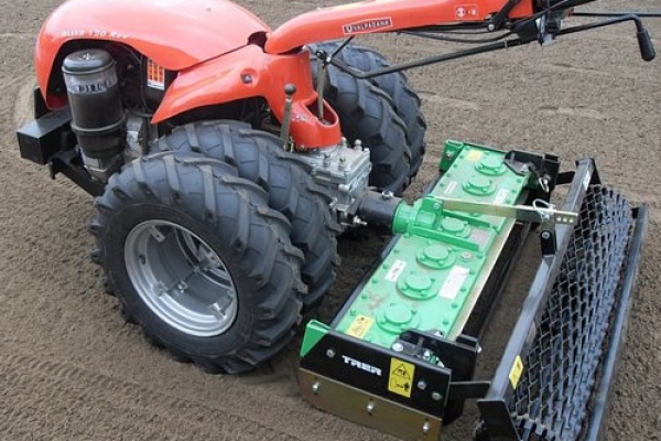 motoculteur-met-rotoregDC18E5EF-F8BD-E764-1AF6-8F71C3642B22.jpg